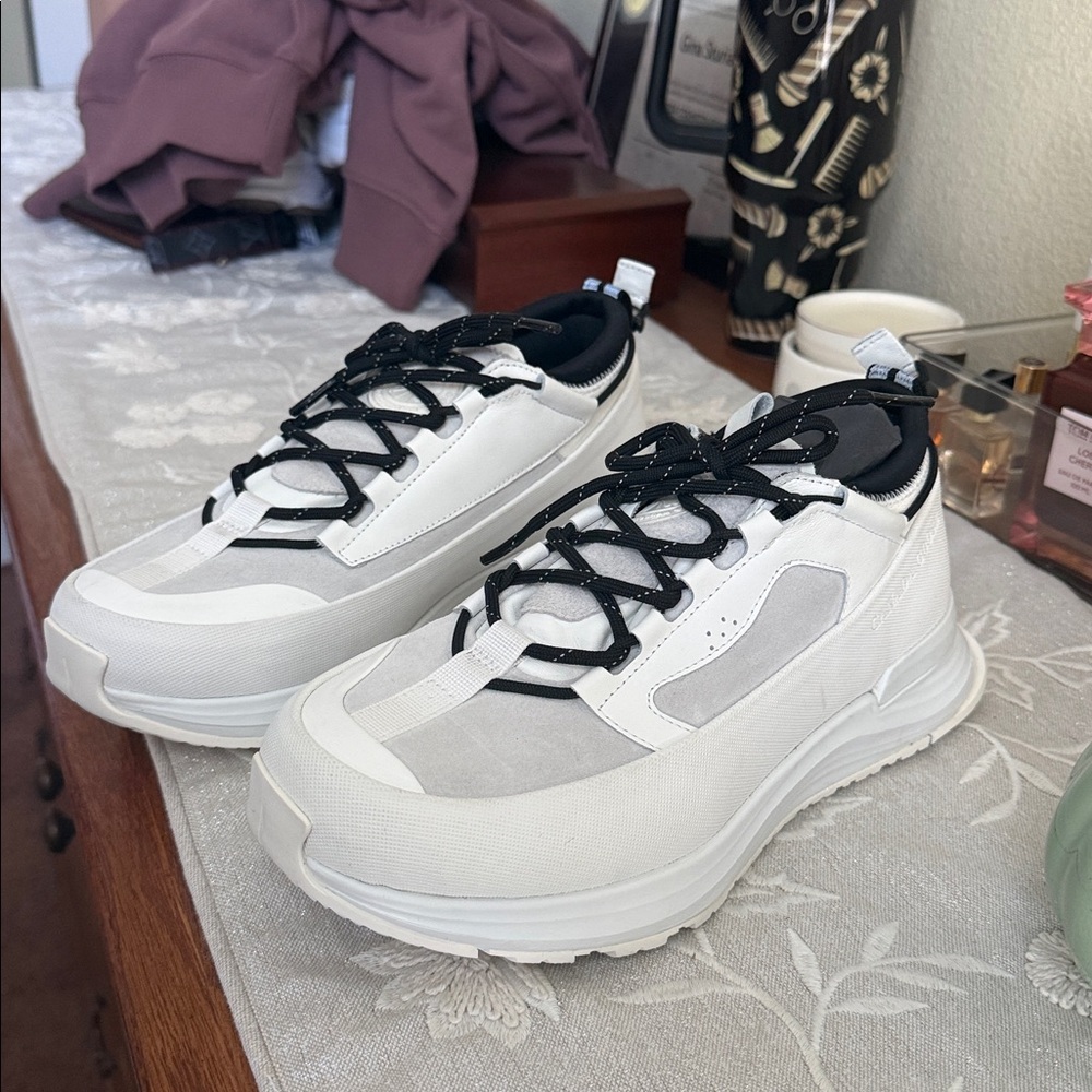 Canada Goose Glacier Trail White and Black Women's Sneakers